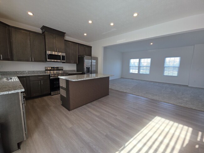 Foto del edificio - "Spacious 3-Bedroom Townhouse with 3 Full Baths in Columbus – 1856 Sq. Ft. of Comfort and Style!"