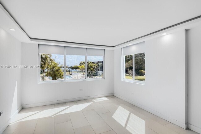 Foto del edificio - 441 NE 195th St