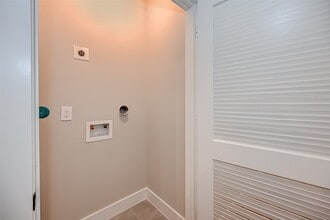 Building Photo - 1718 Hardy St