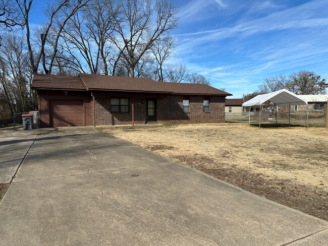 Building Photo - Charming 3 Bed / 2 Bath Home in Lavaca