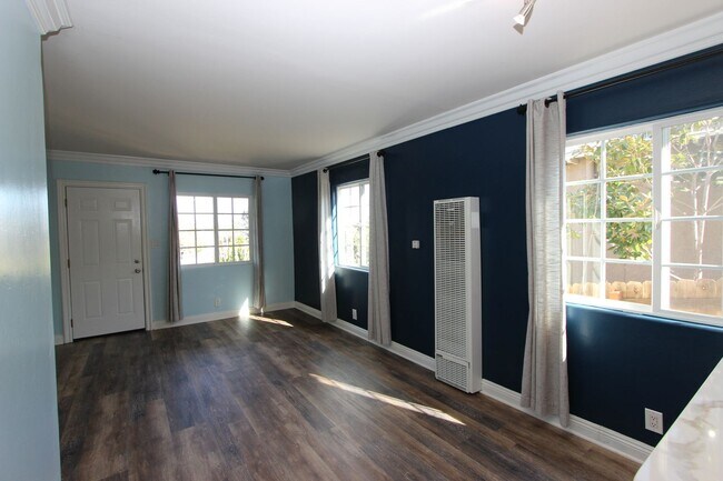 Foto del edificio - Beautiful 2 bedroom 1.5 bathroom available for rent now