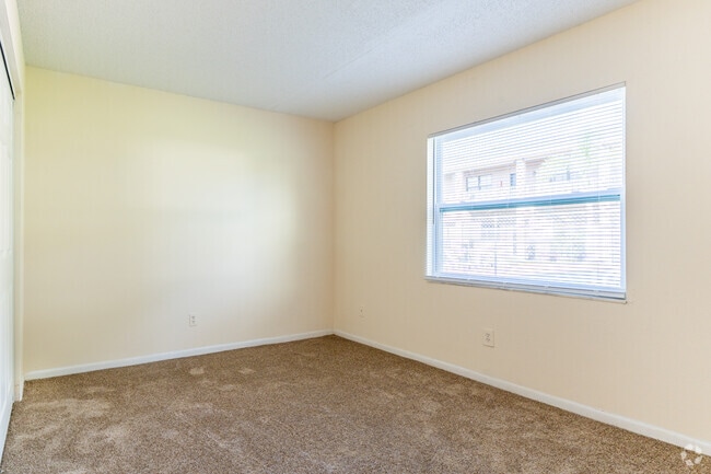 2BR, 2BA - 750SF - Bedroom - Belcher Park Apartments-Rent Specials Offered