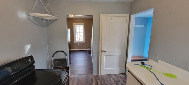 Building Photo - Available August 1st - 3 Bed Home in Cloqu...