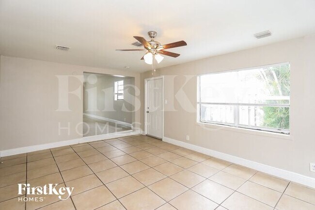 Foto del edificio - 1061 SW 31st St