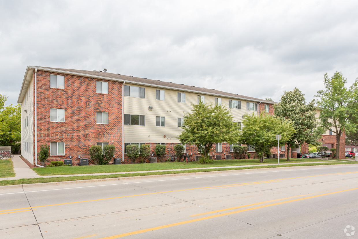 Hyland Apartments Ames Iowa