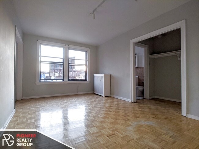 Building Photo - 737 W Belmont Ave