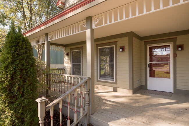 Building Photo - 1439 NY-9P