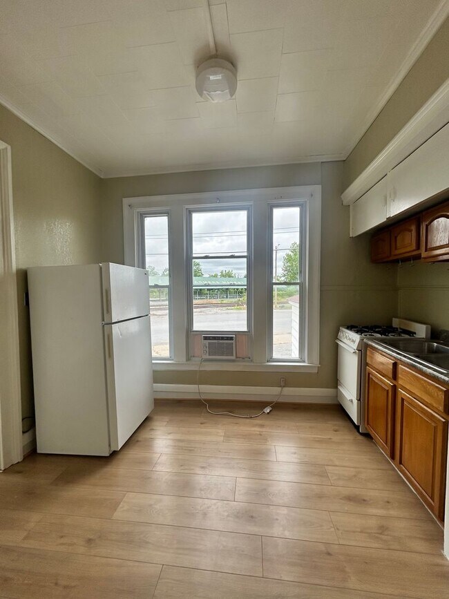 Building Photo - 148 N Mechanic St