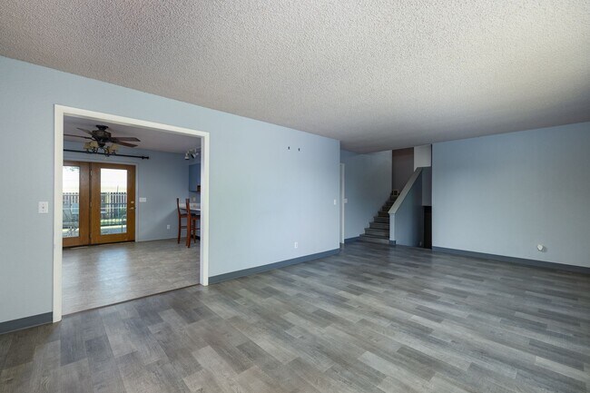 Building Photo - Spacious 5-Bedroom Home with Bonus Room & ...