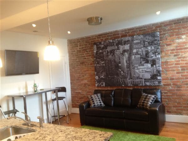 Building Photo - 719 Otis Pl NW