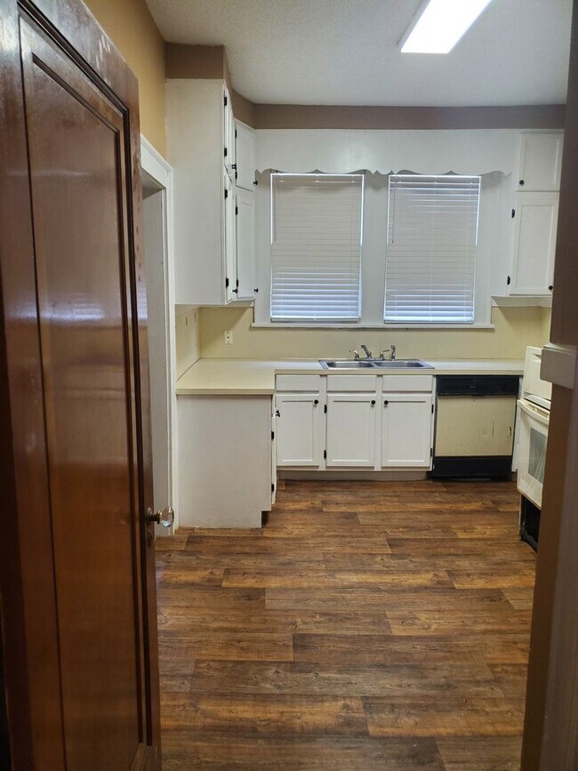 Foto del edificio - 622 W King Ave