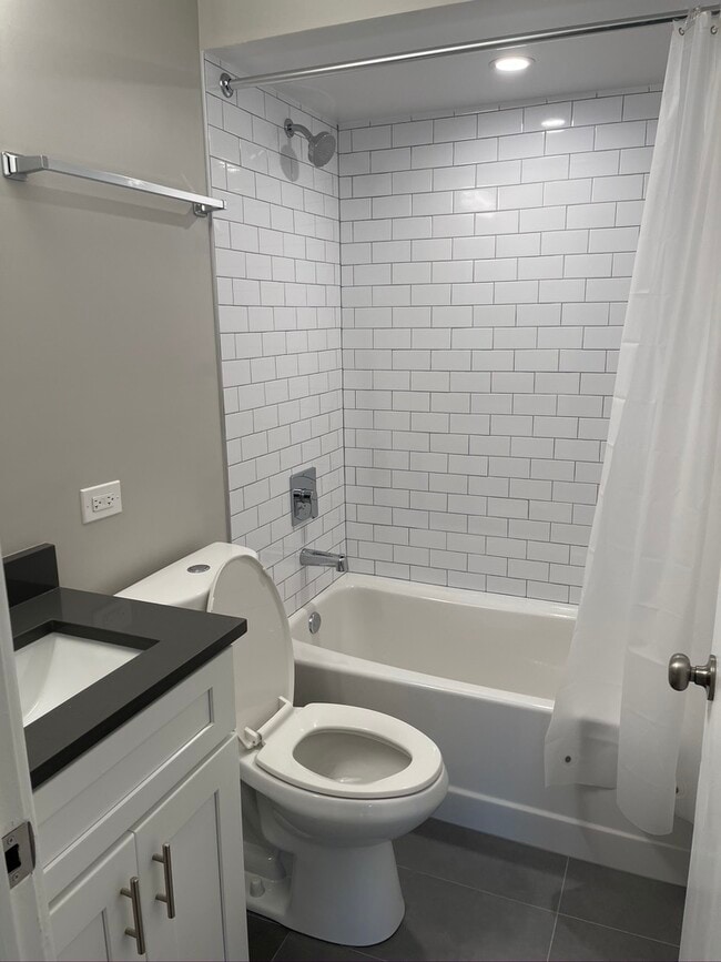 Bathroom - 1040 Busse Hwy