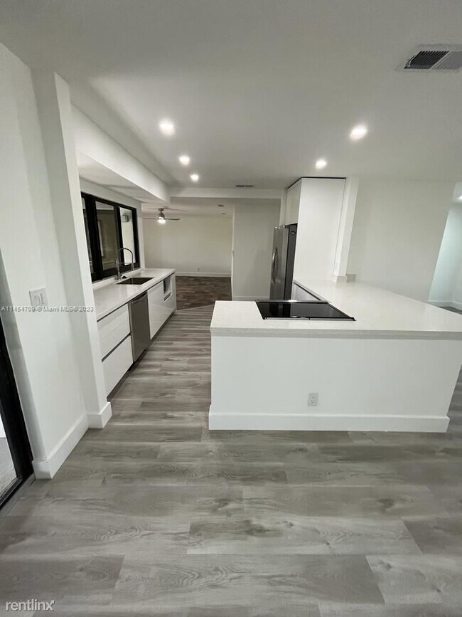 Foto del edificio - 4 br, 2 bath House - 3890 NW 106th Dr # 0