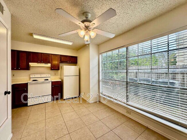 Foto del edificio - 10563 Starcrest Dr