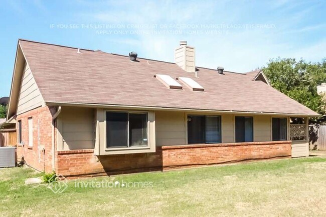 Foto del edificio - 3216 Cliffview Dr