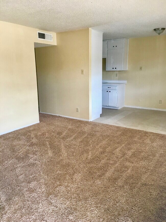 Foto del edificio - 5224 Carousel Dr