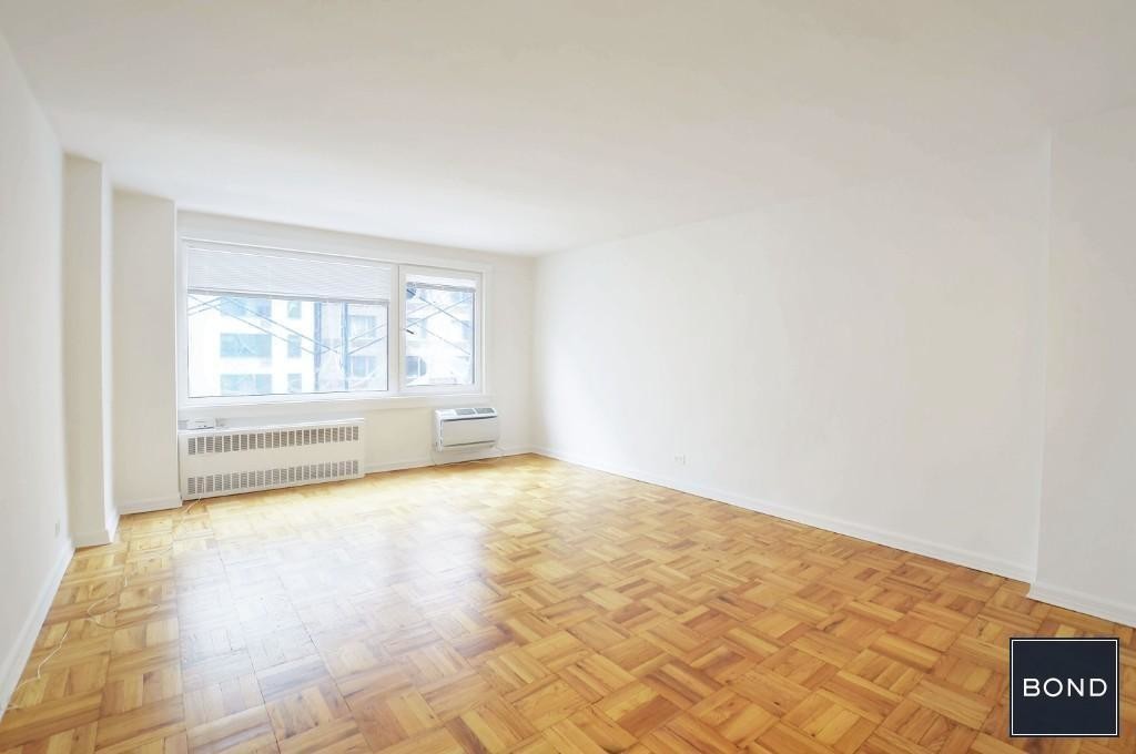Primary Photo - 340 W 34th St