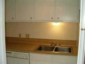Foto del edificio - 1/1 Apartment Walking Distance to Shops an...