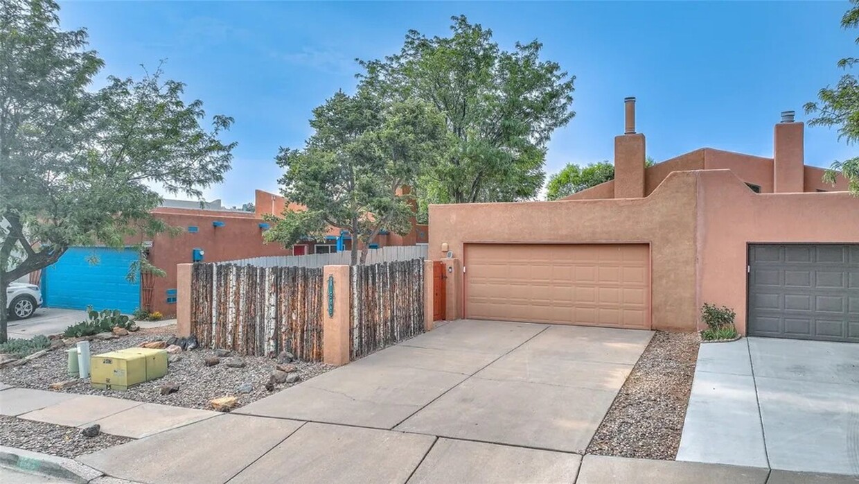 Primary Photo - Midtown Santa Fe 3 Bed, 2 Bath, 2 Car Gara...