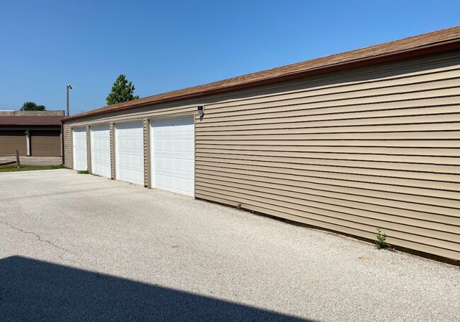 Building Photo - 1106 8th St Ct