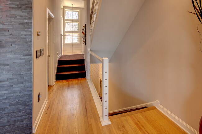 Foto del edificio - 2315 Edgehill Rd