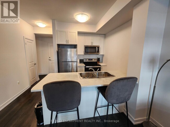 Building Photo - 5055 Greenlane