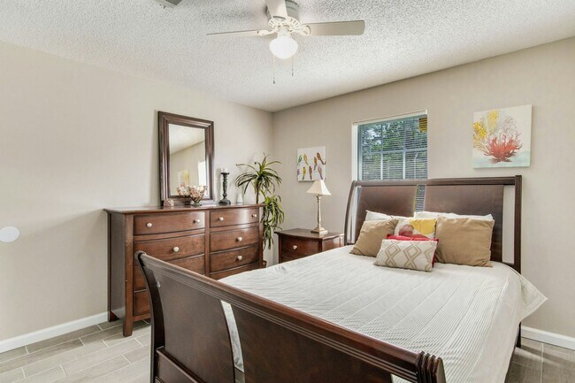 Foto del edificio - 3410 Green Briar Cir