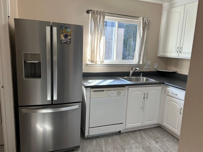 Foto del edificio - Welcome to your dream home in Hayward