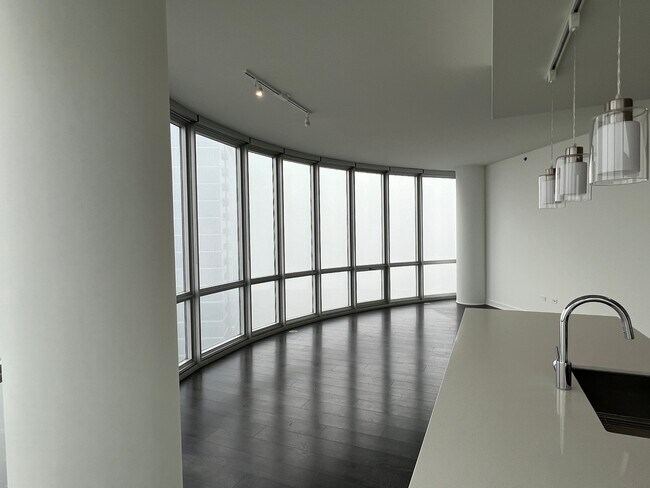 Foto del edificio - 332 E Illinois St