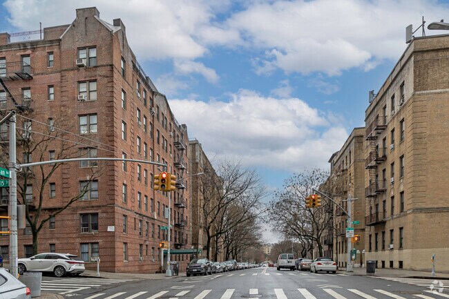 Context - 235 Seaman Ave
