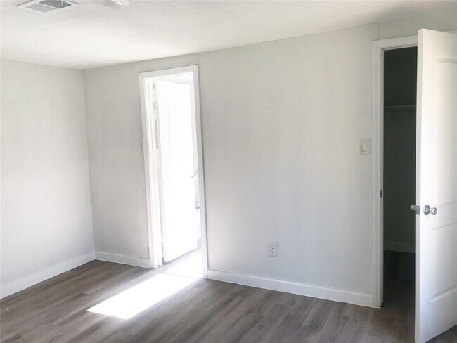 Foto del edificio - 3510 Fox Dr