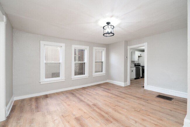 Building Photo - 2207 Blake Avenue