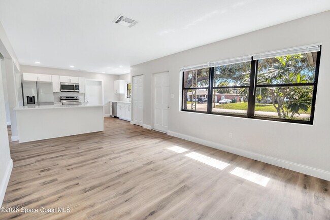 Building Photo - 644 Nida Dr