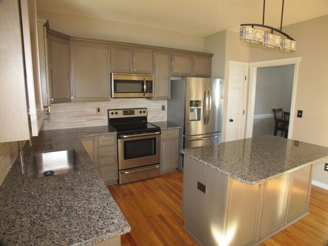 Building Photo - Gorgeous Modern. 2 story 4 bed., 2.5 bath ...