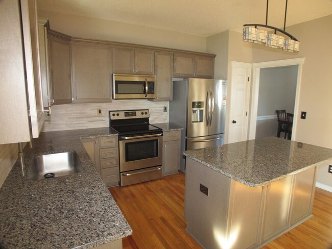 Foto del edificio - Gorgeous Modern. 2 story 4 bed., 2.5 bath ...
