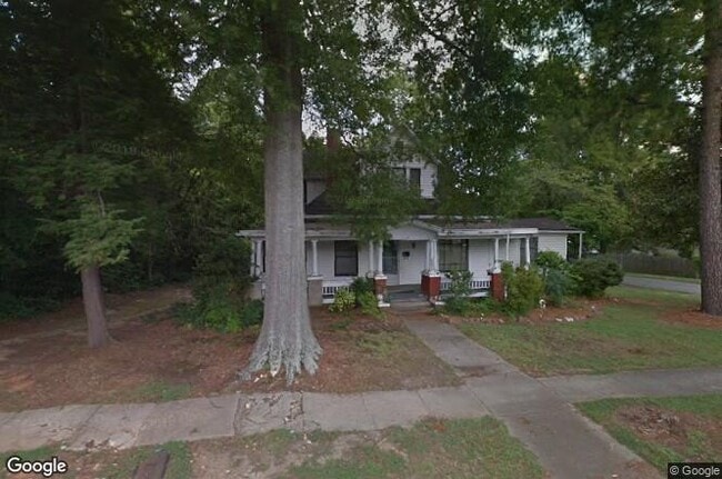 Building Photo - 611 3rd St