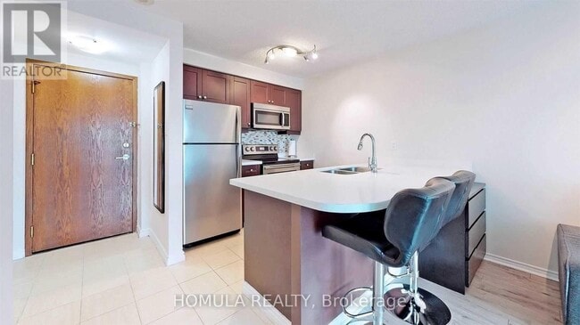 Building Photo - 10 Yonge St