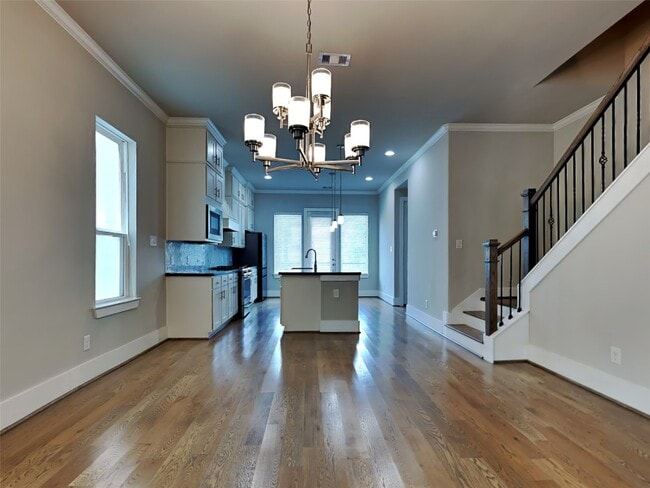 Foto del edificio - 1313 W 24th St