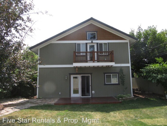 Building Photo - 4 br, 2 bath House - 1028 E. 3rd Street