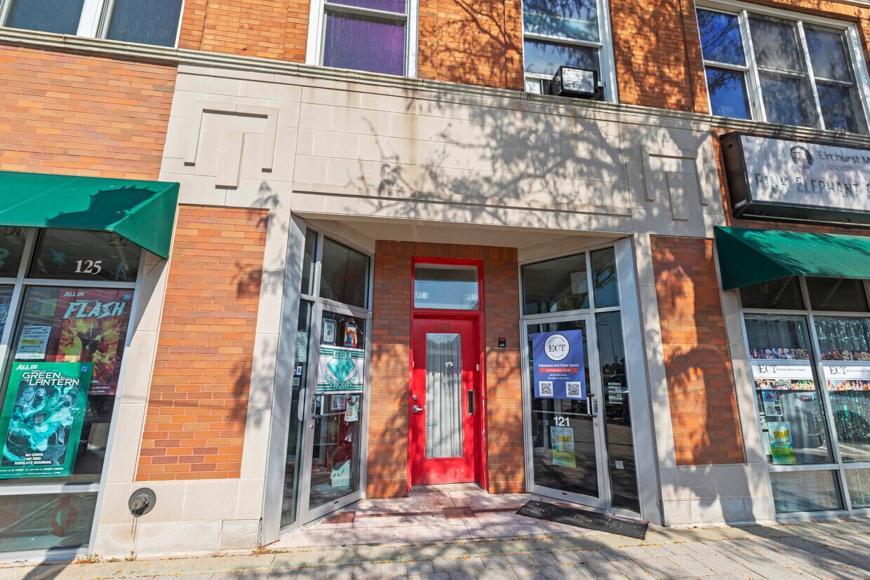 Foto principal - 123 W 1st St