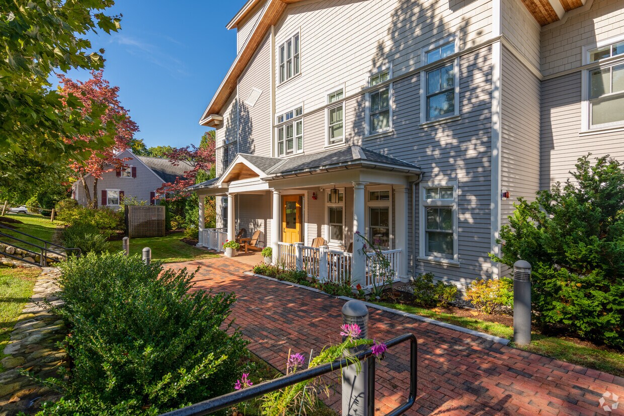 Fifteen Dix Street Apartments in Winchester, MA