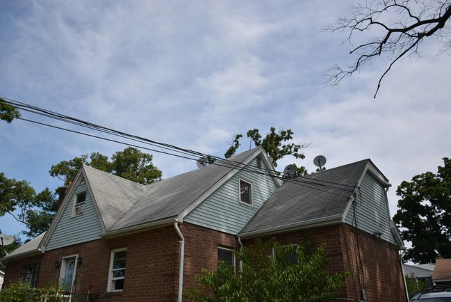 Foto del edificio - 156 Temple Hill Rd