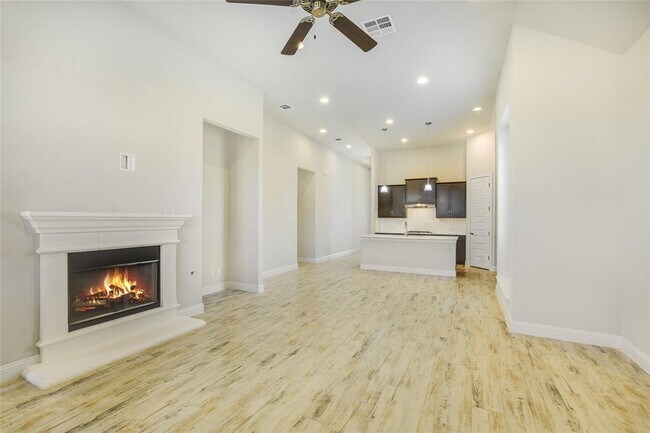 Building Photo - 124 Barrel Bnd