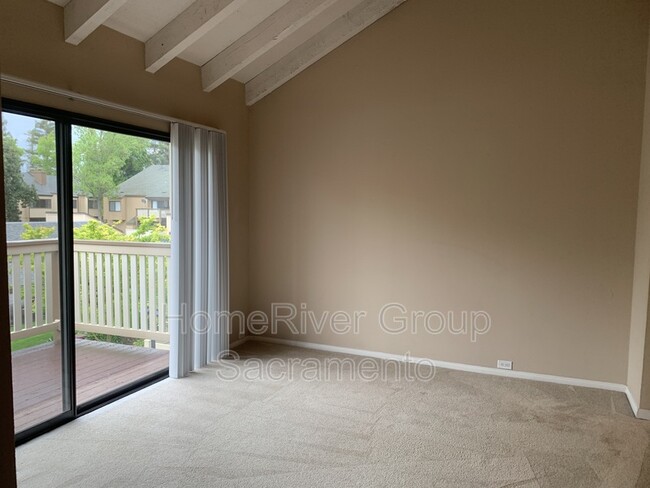 Building Photo - 523 Woodside Oaks