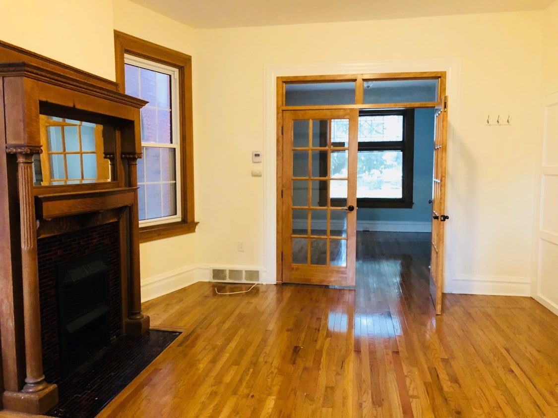 Living room - 625 S Aiken Ave