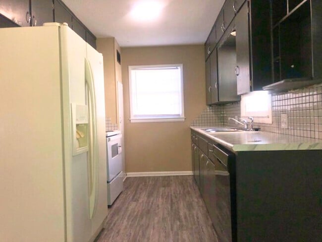Foto del edificio - 2427 W Greenfield St