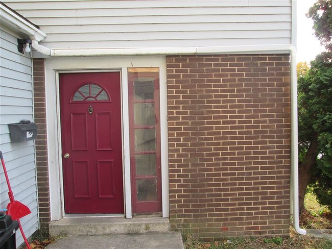 Building Photo - 623 Saint Marys Dr
