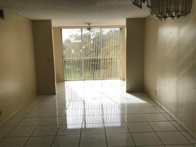 Foto del edificio - 7730 NW 50th St