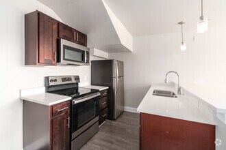 Ivy - Kitchen - 200 5th Apartments