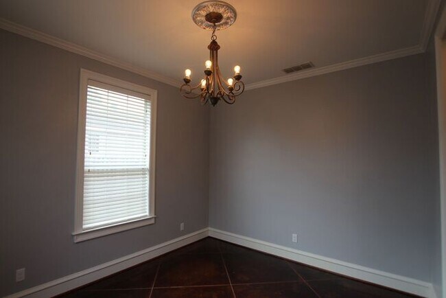 Building Photo - 1051 S Donnybrook Ave